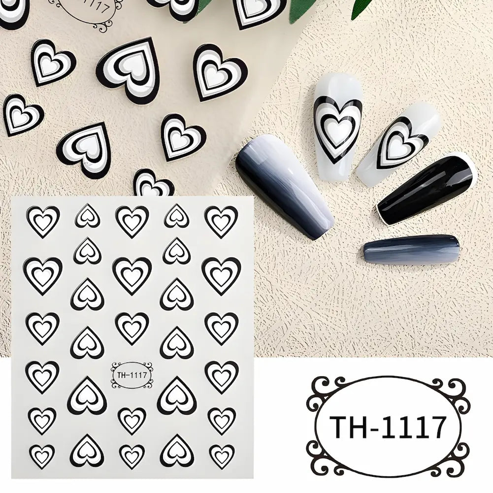 Adesivos para unhas com corações em camadas de preto e branco. Mostra adesivos aplicados em unhas postiças com um gradiente de preto e branco. Código: TH-1117.